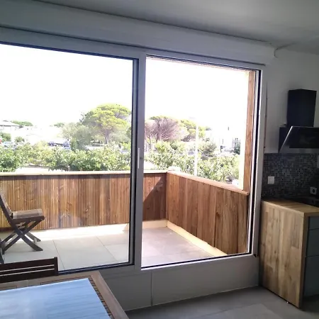 T2 Centre Port * Leucate